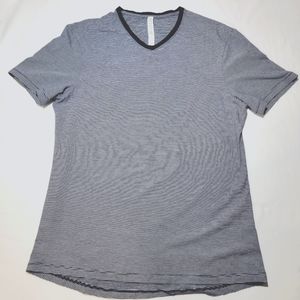 Men’s Lululemon Size Medium 5 Year Basic V Updated Fit